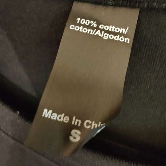 Black Graphic T-Shirt with Vinyl Design It's Not Hoarding If It's Vinyl ⏺️ - Picture 5 of 5